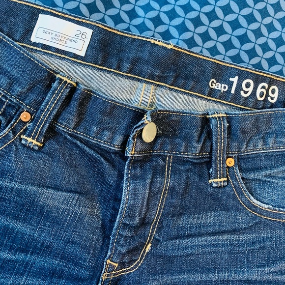 GAP Shorts - Picture 3 of 3